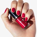 لاک آلتیمیت ژل اوریفلیم روی ناخن – رنگ قرمز براق Fiery Red
